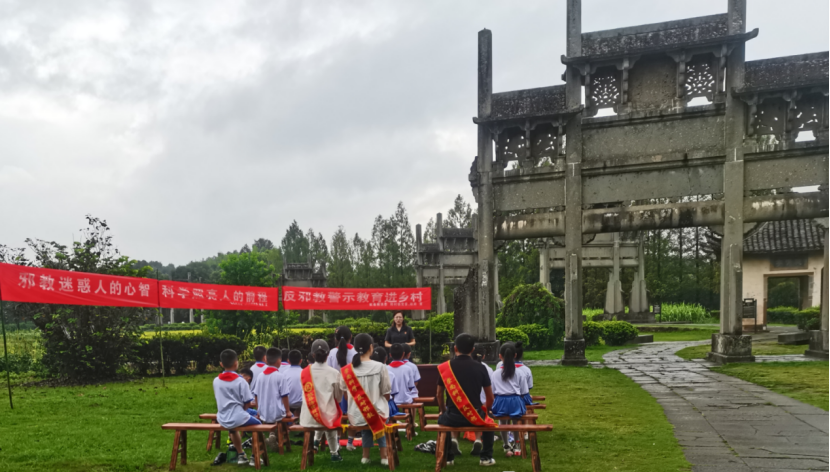 安徽歙县：警示教育进乡村 古建群中话反邪（文字配图向上投稿）191.png
